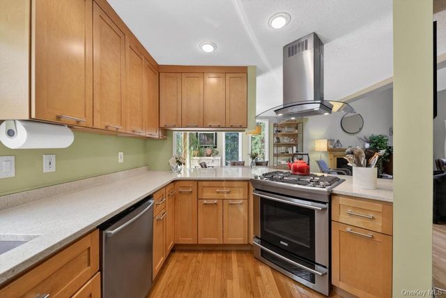 305 Oak Lane, Newburgh, NY 12550