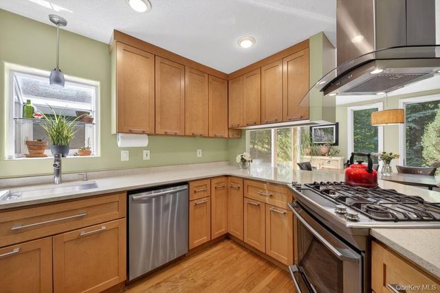 305 Oak Lane, Newburgh, NY 12550