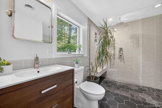 305 Oak Lane, Newburgh, NY 12550