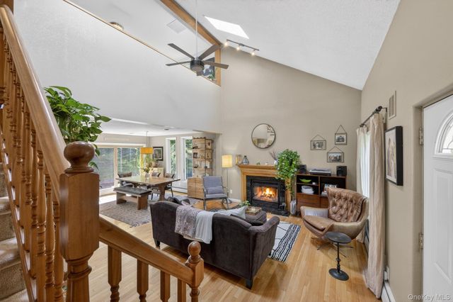 305 Oak Lane, Newburgh, NY 12550