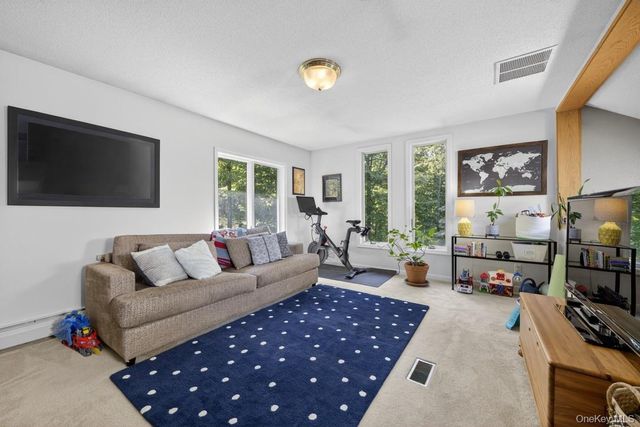 305 Oak Lane, Newburgh, NY 12550