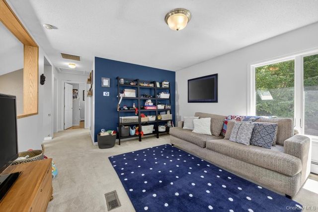 305 Oak Lane, Newburgh, NY 12550