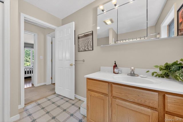 305 Oak Lane, Newburgh, NY 12550
