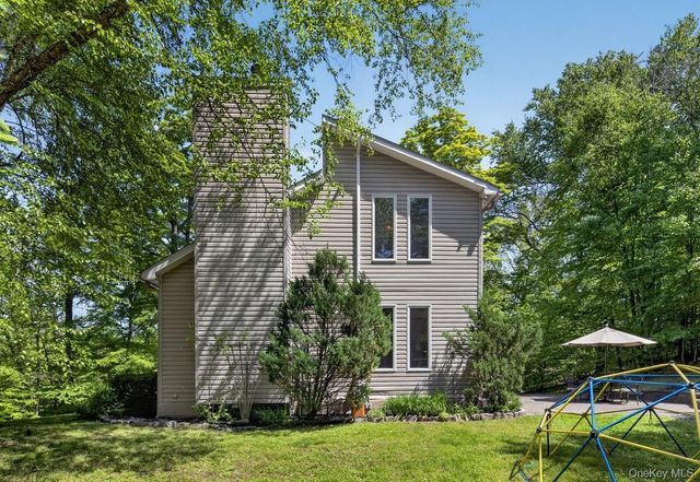 305 Oak Lane, Newburgh, NY 12550