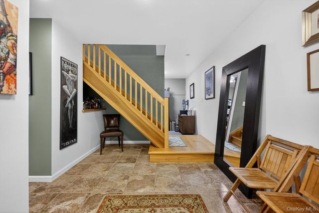 305 Oak Lane, Newburgh, NY 12550