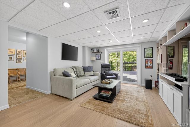 305 Oak Lane, Newburgh, NY 12550