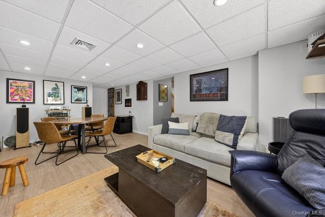 305 Oak Lane, Newburgh, NY 12550