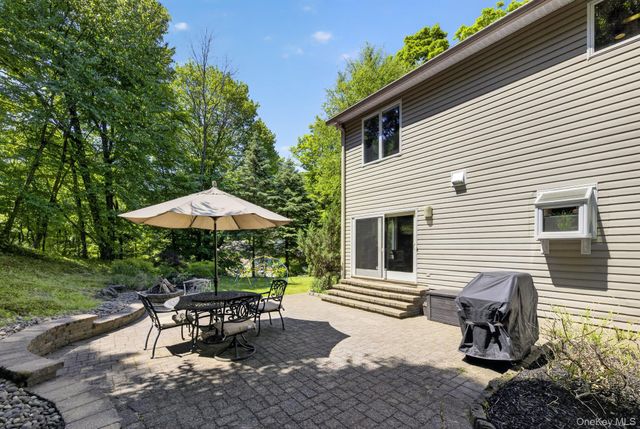305 Oak Lane, Newburgh, NY 12550