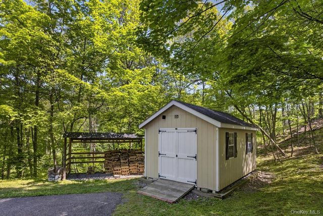 305 Oak Lane, Newburgh, NY 12550