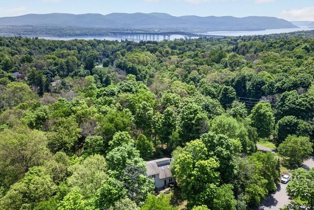305 Oak Lane, Newburgh, NY 12550