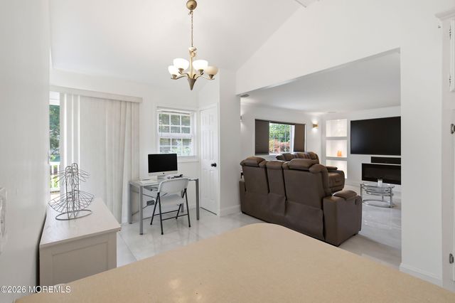 17 Knoll Terrace, Hazlet, NJ 07730
