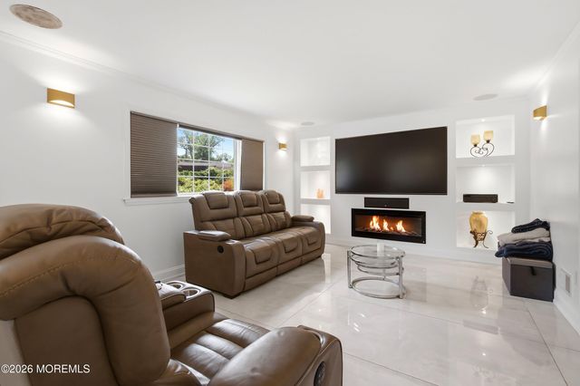 17 Knoll Terrace, Hazlet, NJ 07730
