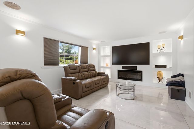 17 Knoll Terrace, Hazlet, NJ 07730