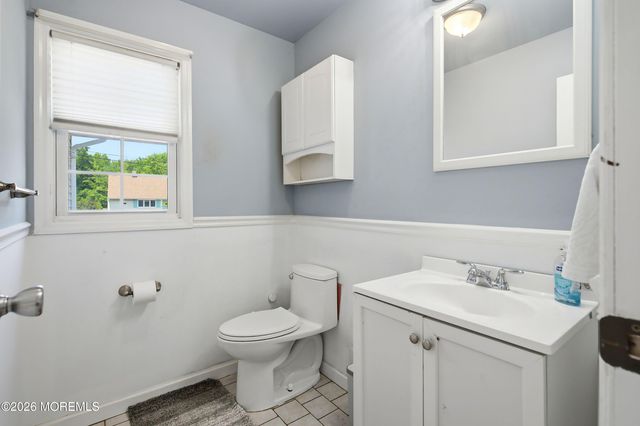 17 Knoll Terrace, Hazlet, NJ 07730
