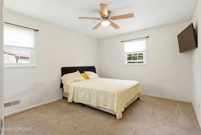 17 Knoll Terrace, Hazlet, NJ 07730