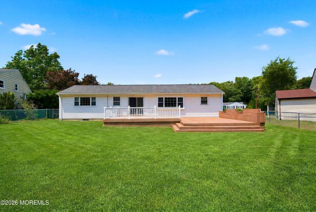17 Knoll Terrace, Hazlet, NJ 07730