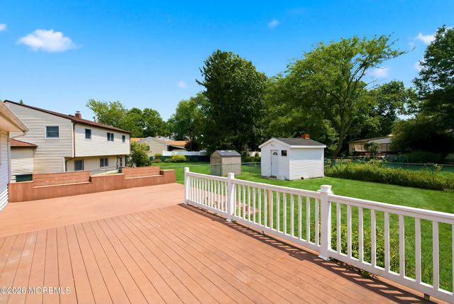 17 Knoll Terrace, Hazlet, NJ 07730