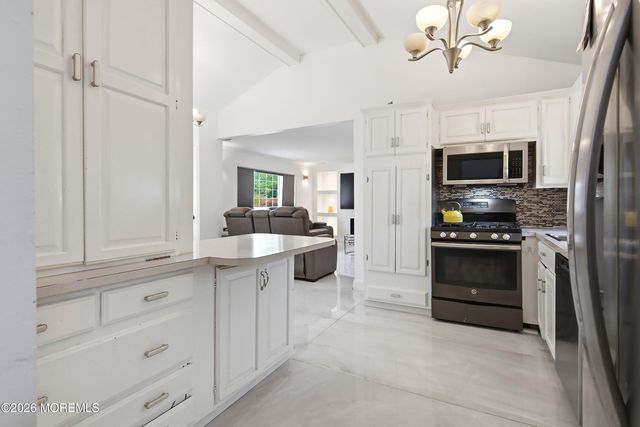 17 Knoll Terrace, Hazlet, NJ 07730