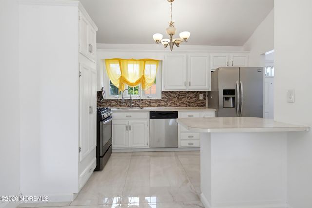 17 Knoll Terrace, Hazlet, NJ 07730