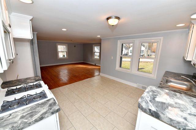 111 GARDNER Avenue, East Peoria, IL 61611