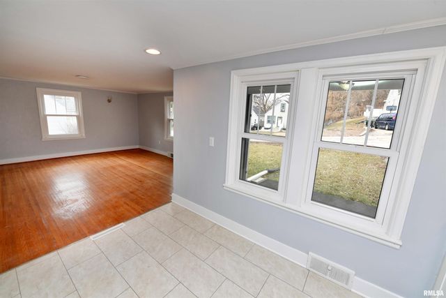 111 GARDNER Avenue, East Peoria, IL 61611