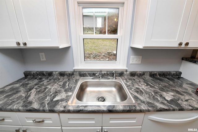 111 GARDNER Avenue, East Peoria, IL 61611