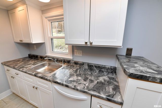 111 GARDNER Avenue, East Peoria, IL 61611