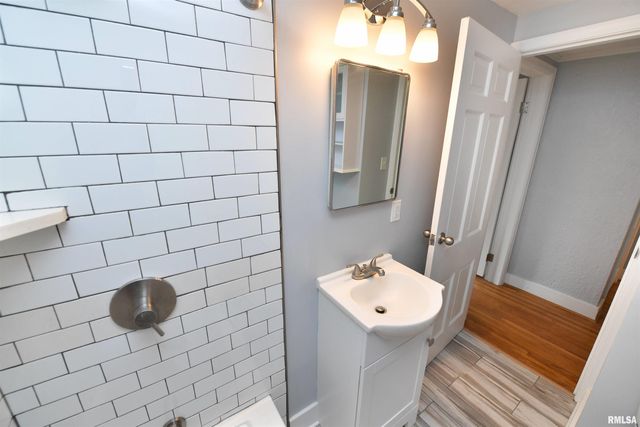 111 GARDNER Avenue, East Peoria, IL 61611