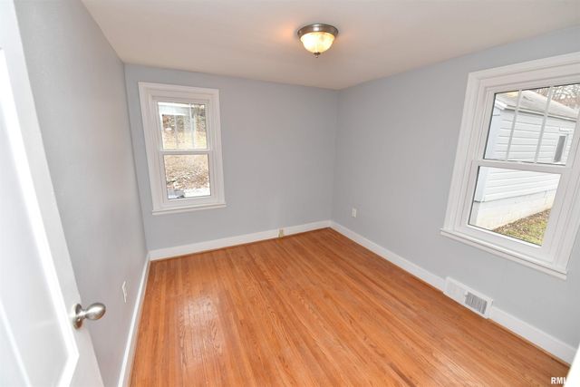 111 GARDNER Avenue, East Peoria, IL 61611