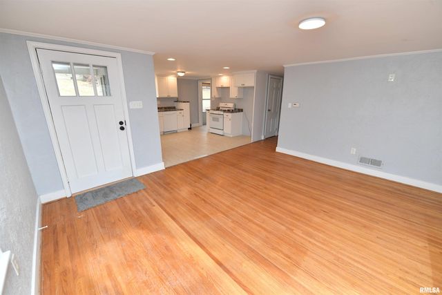 111 GARDNER Avenue, East Peoria, IL 61611