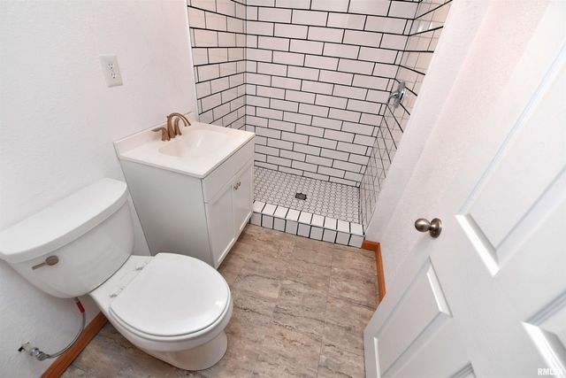 111 GARDNER Avenue, East Peoria, IL 61611