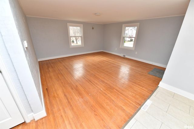 111 GARDNER Avenue, East Peoria, IL 61611