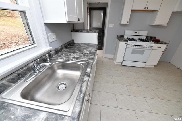 111 GARDNER Avenue, East Peoria, IL 61611