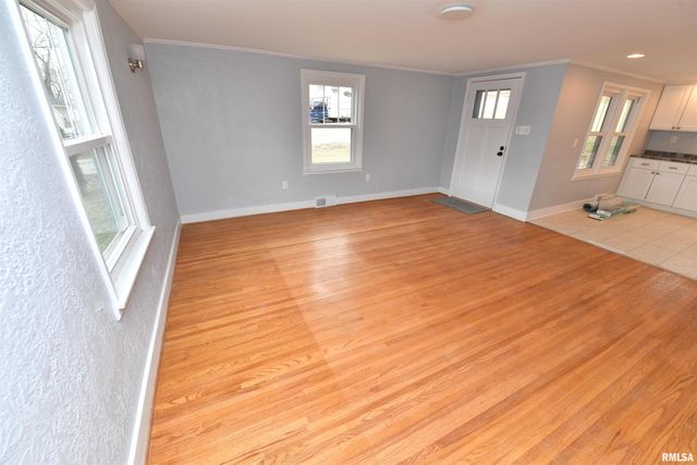 111 GARDNER Avenue, East Peoria, IL 61611