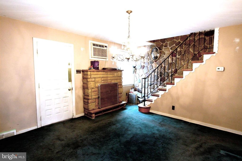 12 E 10TH AVE, Runnemede, NJ 08078