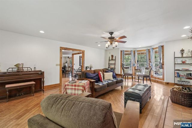 921 Tulip Trail, Newton, NJ 07860