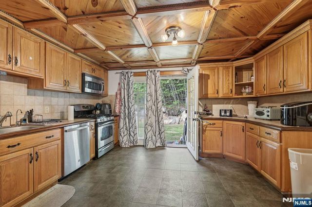 921 Tulip Trail, Newton, NJ 07860