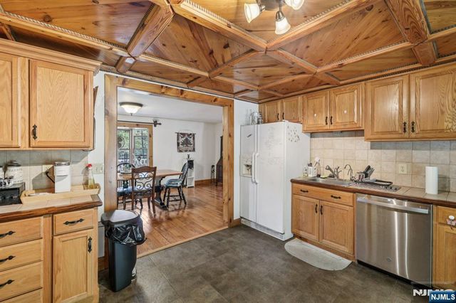 921 Tulip Trail, Newton, NJ 07860