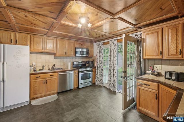 921 Tulip Trail, Newton, NJ 07860