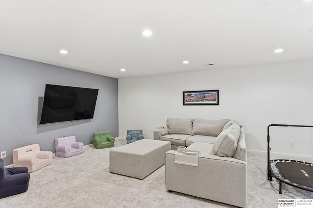 20915 Fowler Avenue, Elkhorn, NE 68022