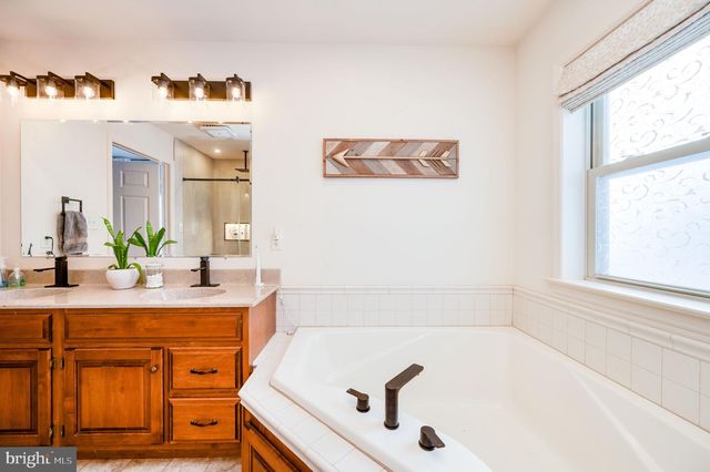 500 MOHNS HILL RD, Reinholds, PA 17569