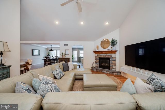 500 MOHNS HILL RD, Reinholds, PA 17569