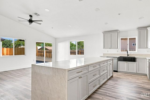 2109 Mahoney Street, Bakersfield, CA 93307