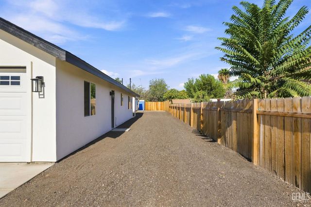 2109 Mahoney Street, Bakersfield, CA 93307