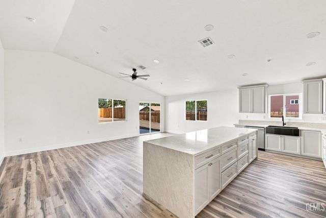 2109 Mahoney Street, Bakersfield, CA 93307