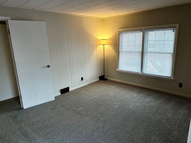 2102 W 18th Street, Davenport, IA 52084