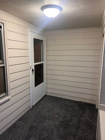 2102 W 18th Street, Davenport, IA 52084