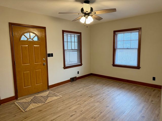 2102 W 18th Street, Davenport, IA 52084