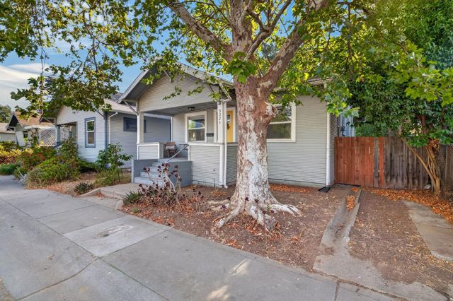 3321 35th St, Sacramento, CA 95817