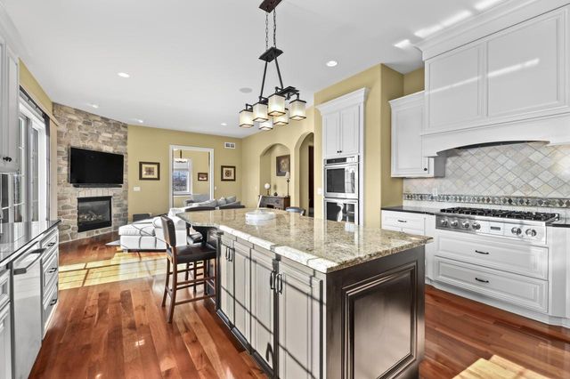 2907 Broken Arrow COURT, Waukesha, WI 53189